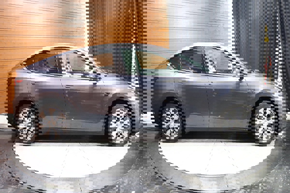 Used 2021 Tesla Model Y Long Range image 13