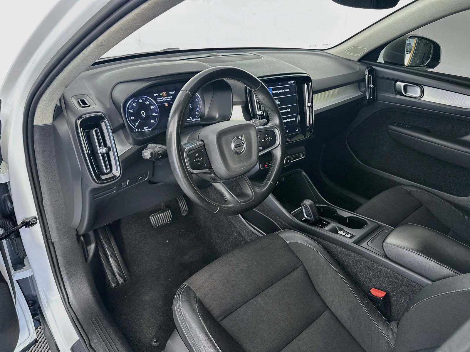 Used 2020 Volvo XC40 T5 Momentum AWD/4WD image 9