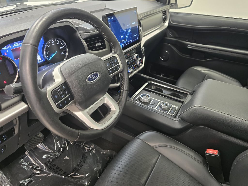 Used 2024 Ford Expedition XLT AWD/4WD image 32
