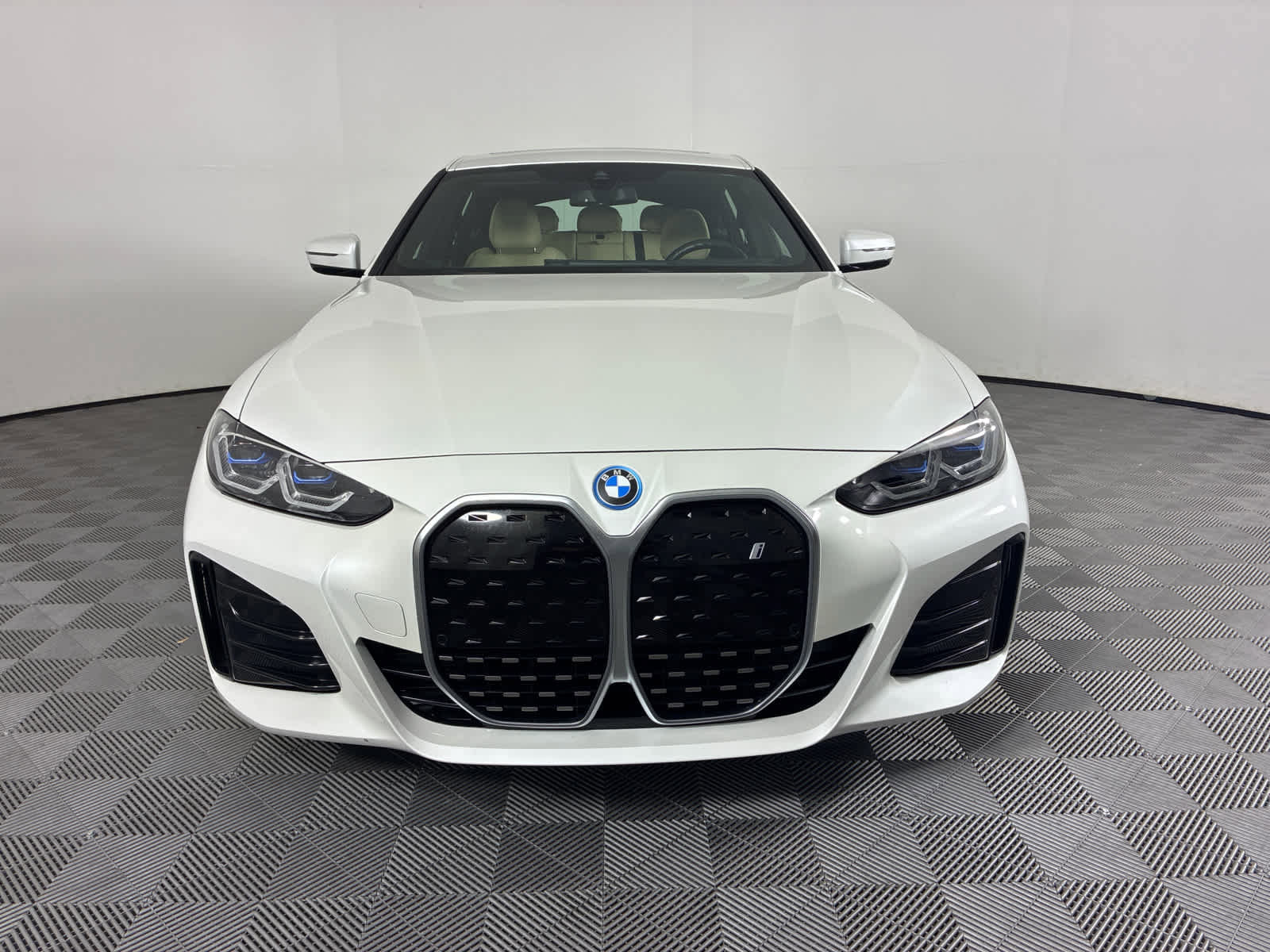 Certified 2023 BMW i4 eDrive40 w/ M Sport Package RWD image 2