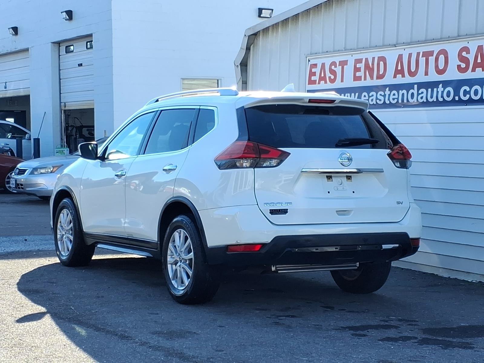 Used 2017 Nissan Rogue SV FWD image 3