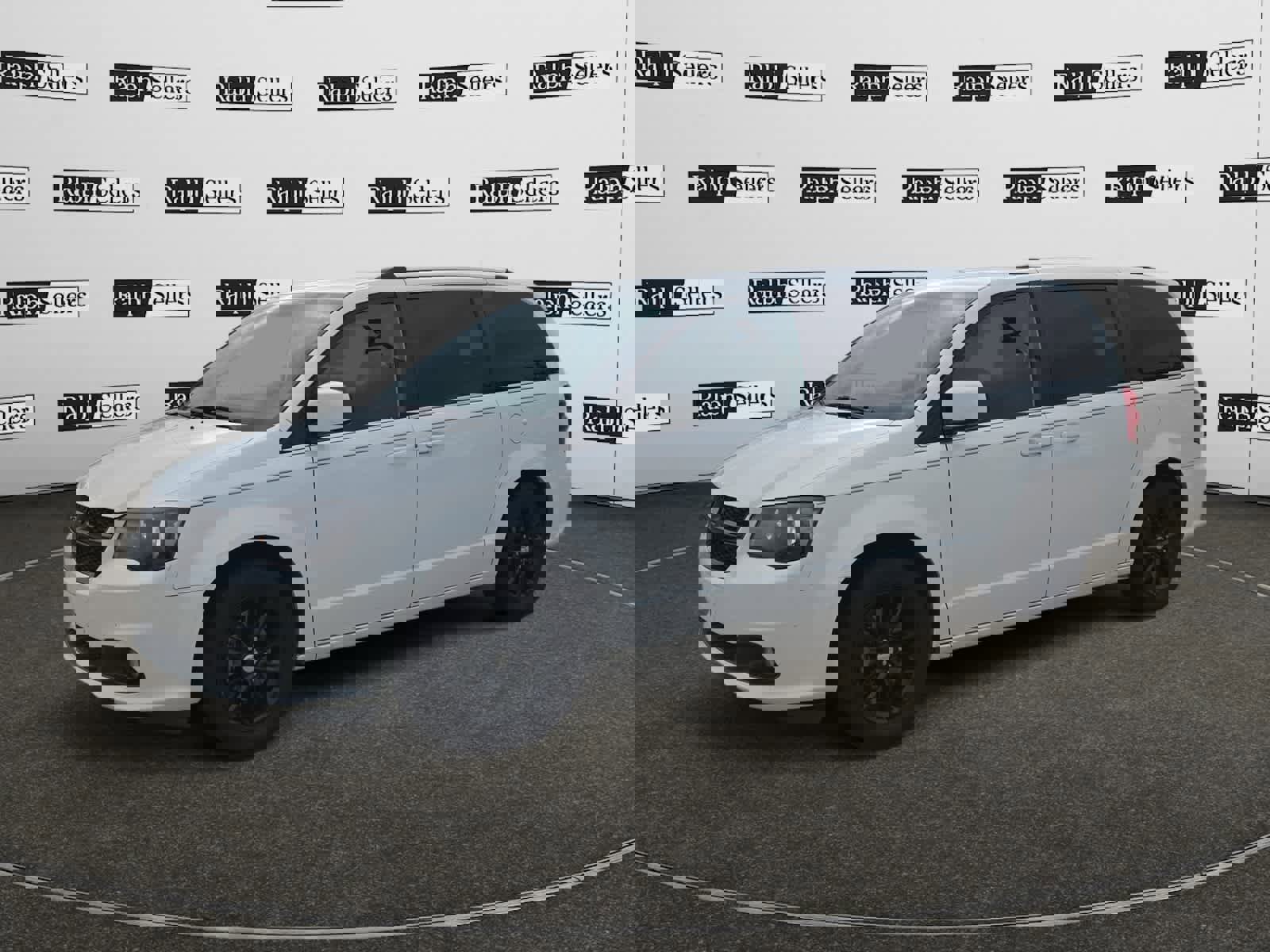 Used 2018 Dodge Grand Caravan SXT image 2