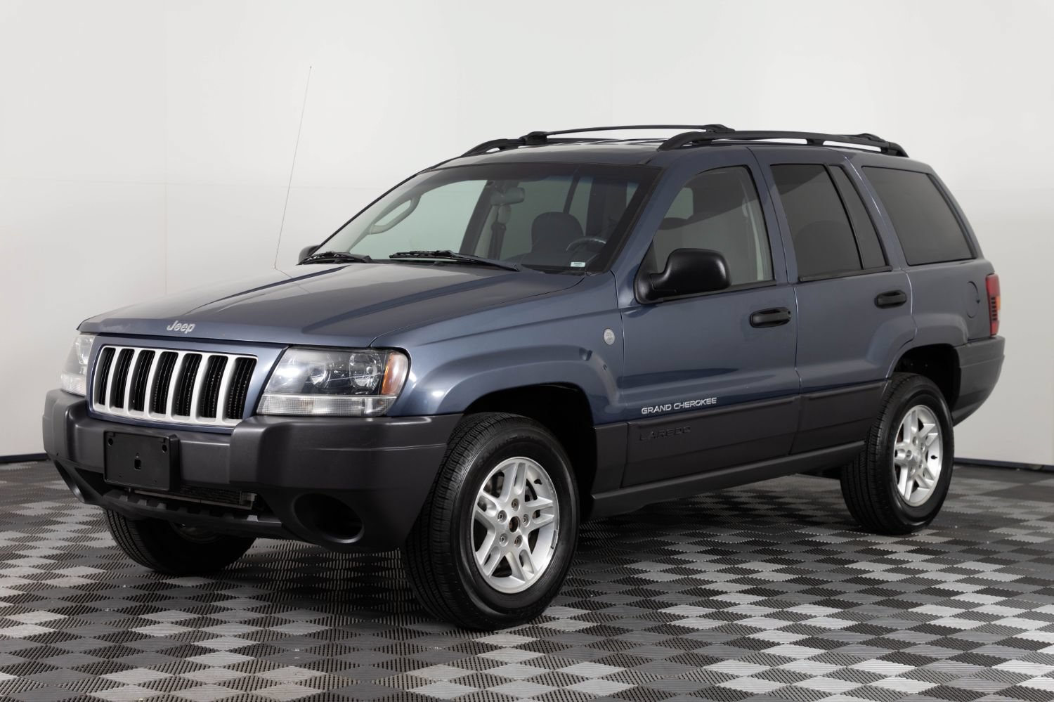 Used 2004 Jeep Grand Cherokee Laredo w/ Convenience Group AWD/4WD image 1