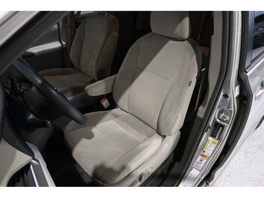 Used 2015 Toyota Sienna LE FWD image 14