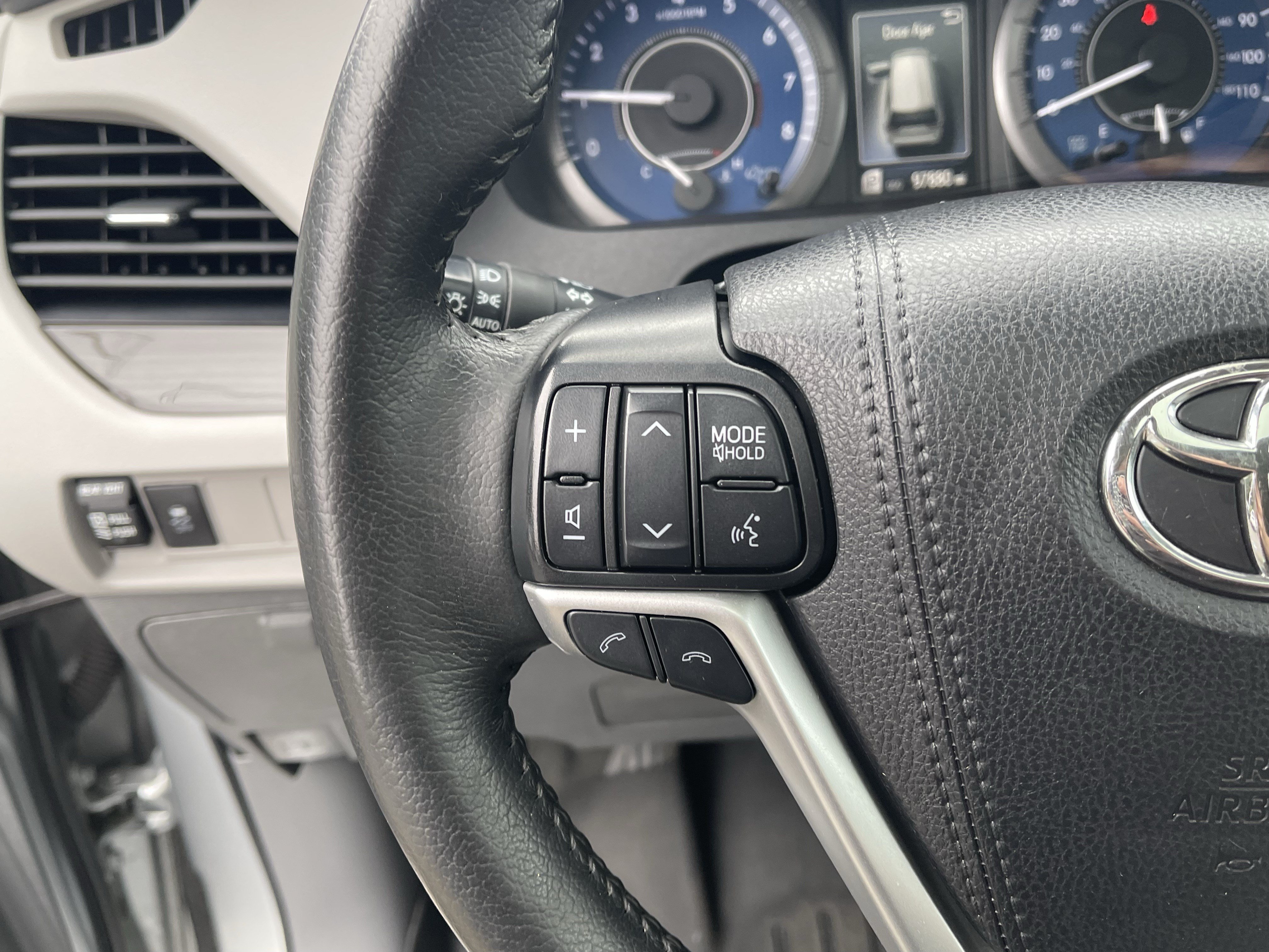 Certified 2020 Toyota Sienna XLE FWD image 20