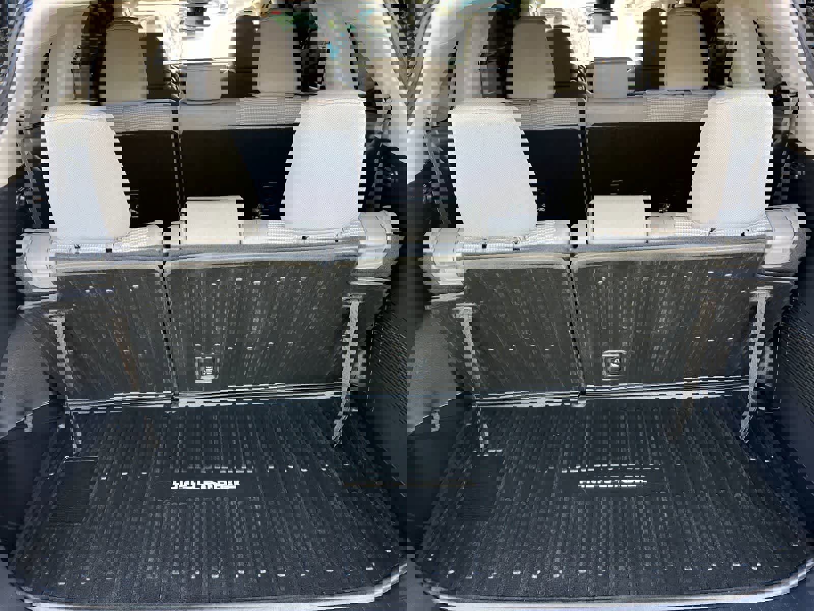 Used 2023 Toyota Highlander LE image 17