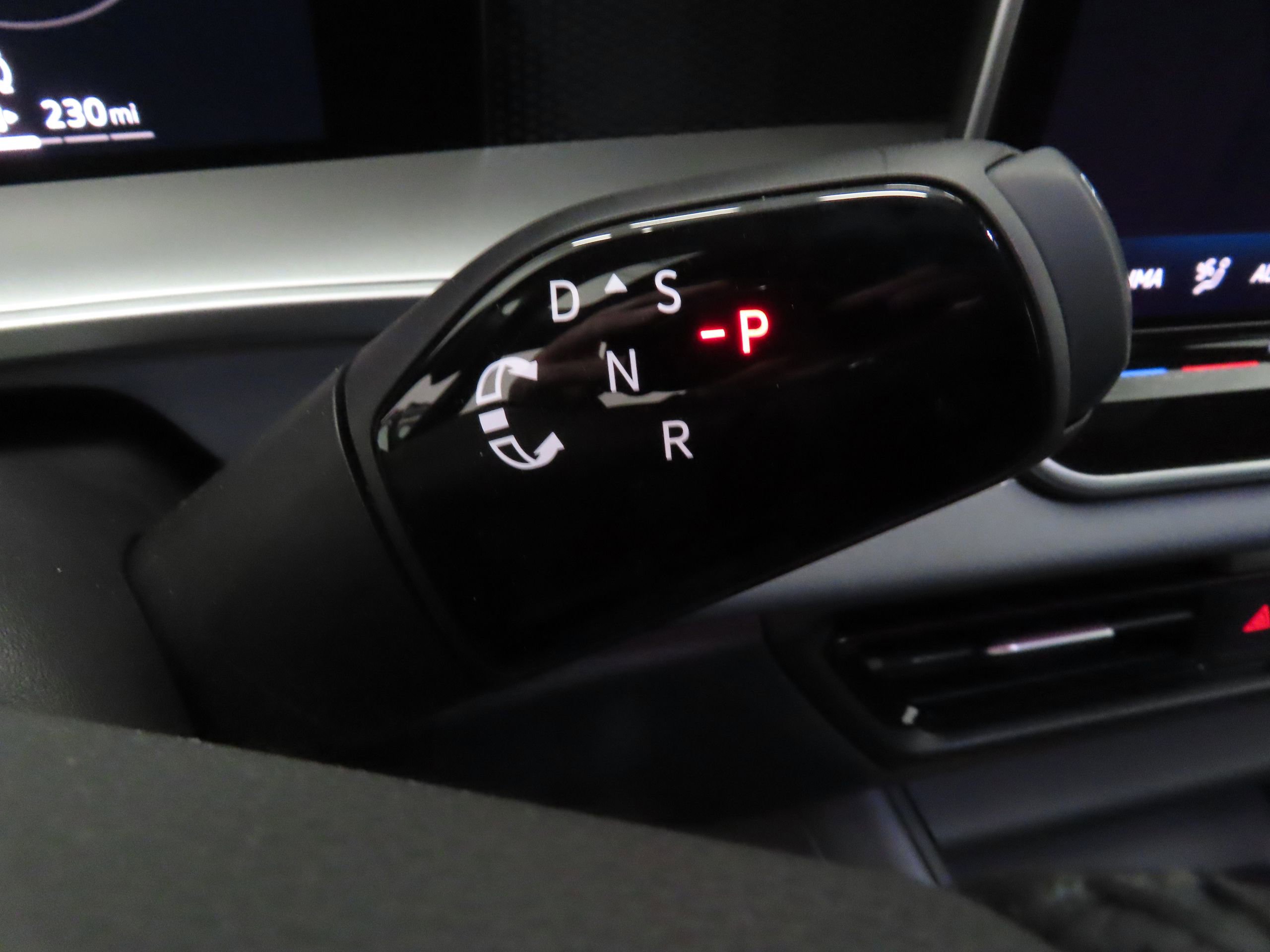 New 2026 Volkswagen Tiguan SE R-Line FWD image 14
