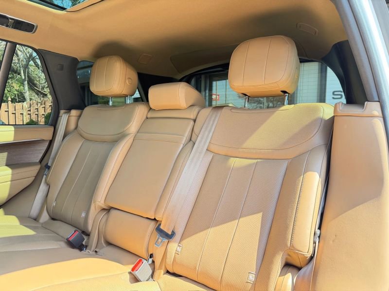 Used 2023 Land Rover Range Rover SE image 16