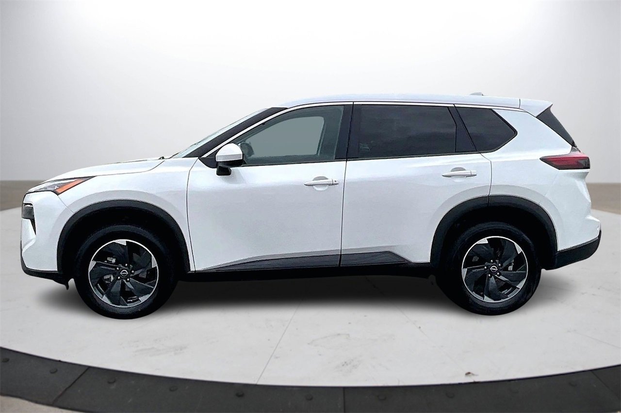 Used 2024 Nissan Rogue SV image 5