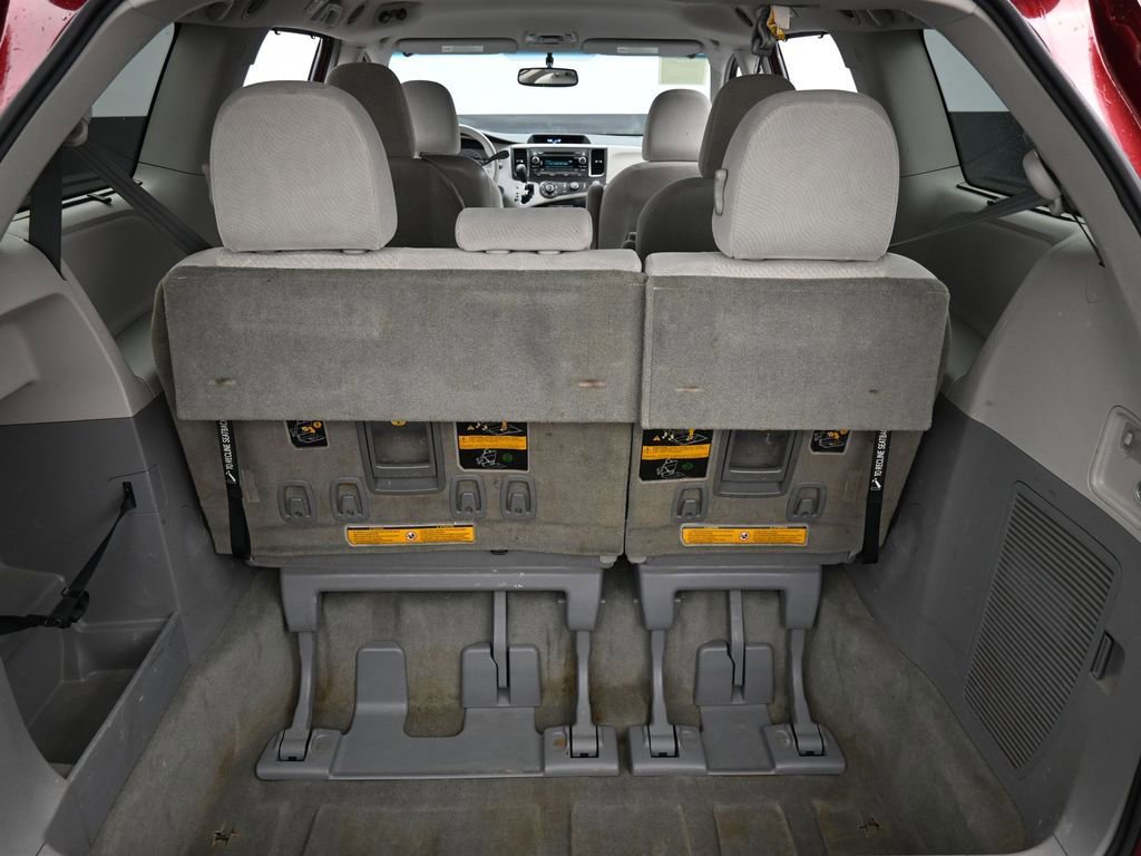 Used 2012 Toyota Sienna LE w/ Towing Pkg image 11