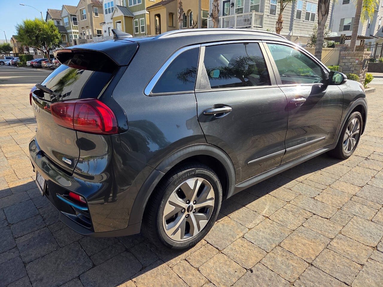 Used 2022 Kia Niro EX Premium FWD image 10