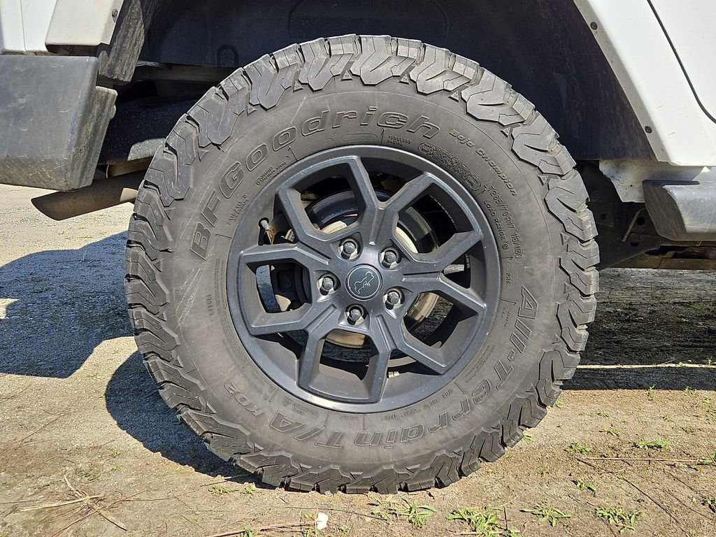 Used 2018 Jeep Wrangler Unlimited Sahara w/ Connectivity Group image 7