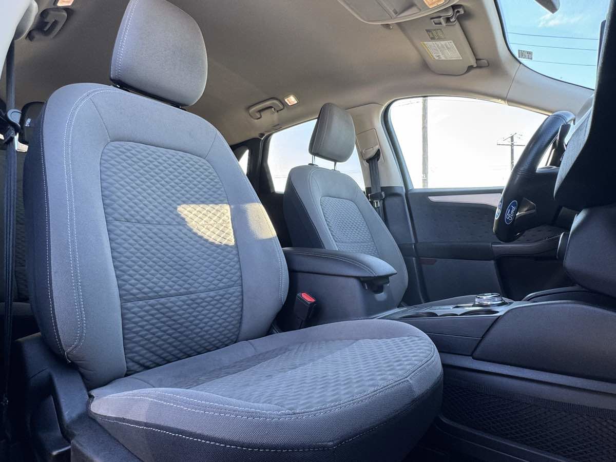 Used 2020 Ford Escape SE image 26