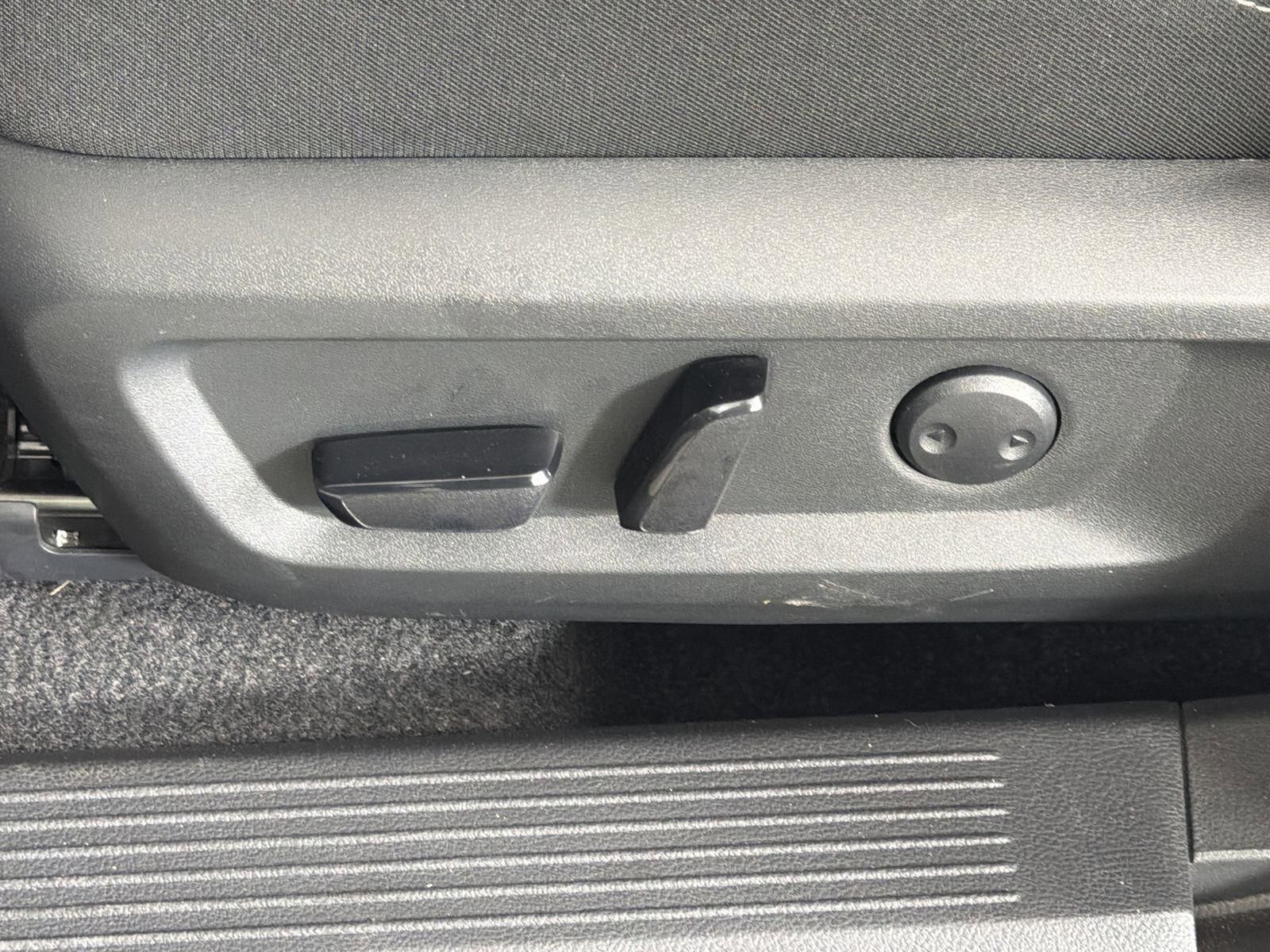 Used 2024 Nissan Rogue SV image 22