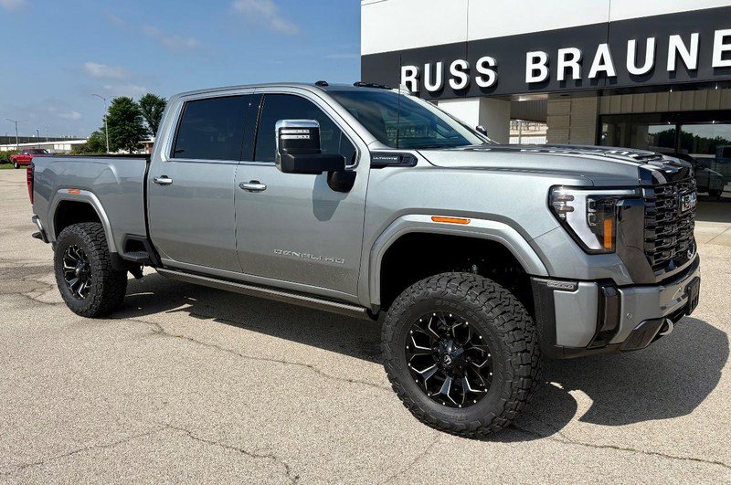 Used 2024 GMC Sierra 2500 Denali Ultimate AWD/4WD image 2
