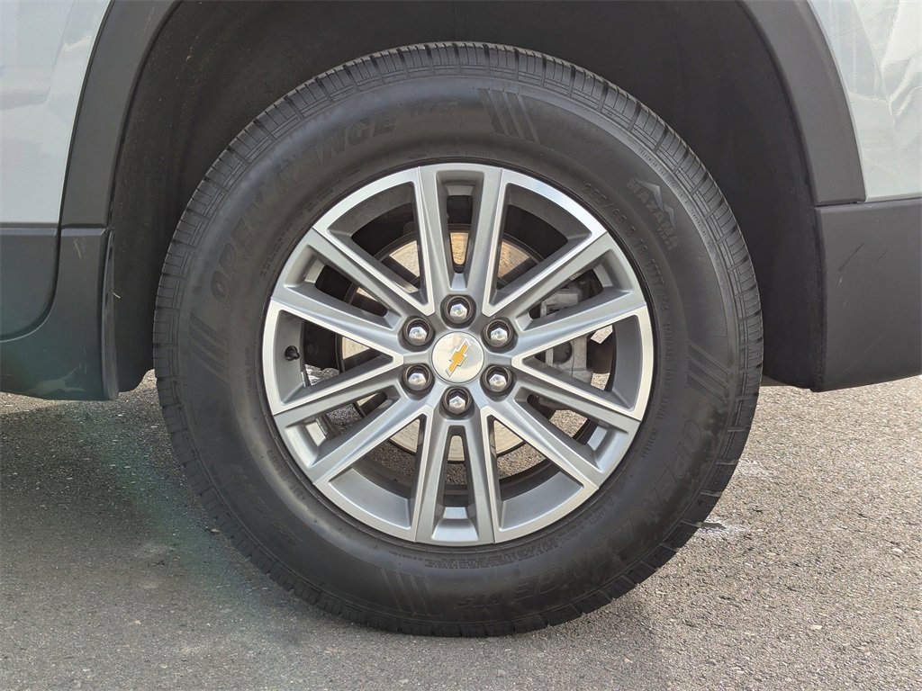 Used 2023 Chevrolet Traverse LT w/ Rear Camera Mirror Package image 55