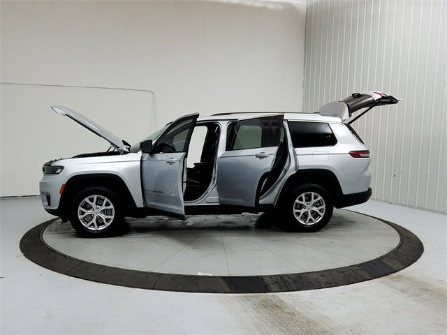 Used 2022 Jeep Grand Cherokee L Limited image 12