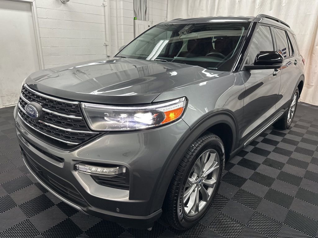 Used 2024 Ford Explorer XLT w/ Equipment Group 202A image 4