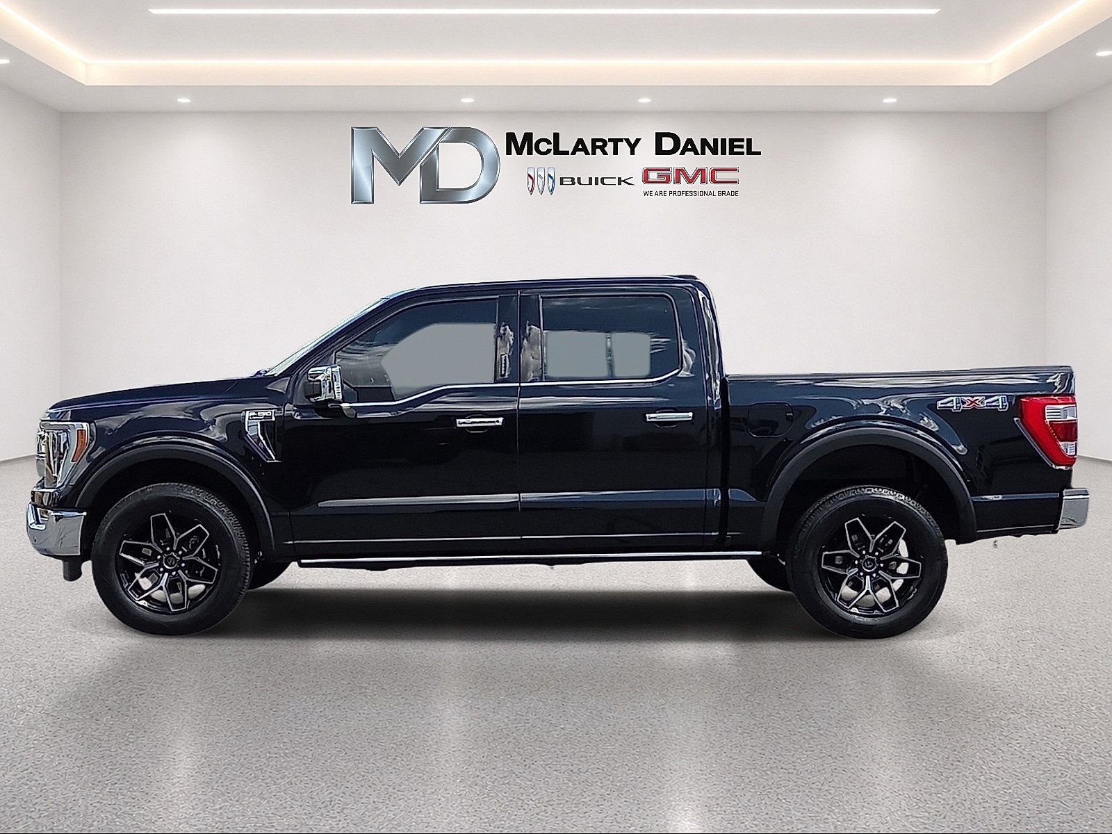 Used 2023 Ford F150 Lariat w/ Equipment Group 502A High AWD/4WD image 3