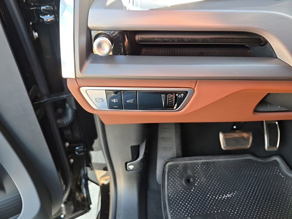 New 2026 Cadillac Vistiq Platinum w/ LPO, Floor Liner Package image 33