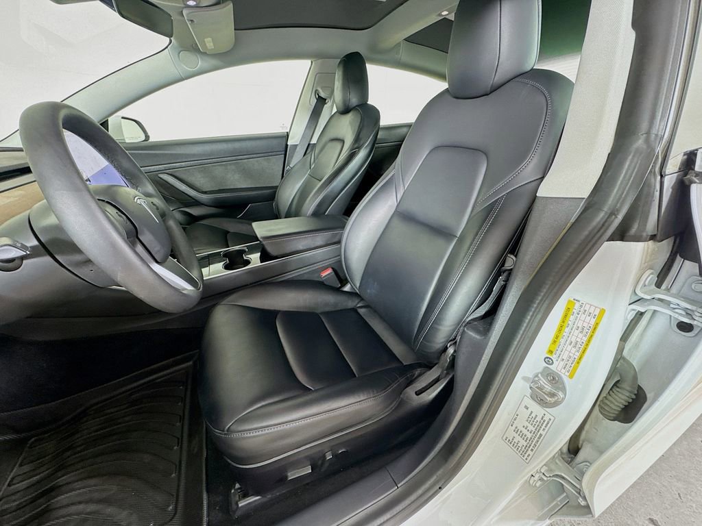 Used 2020 Tesla Model 3 Standard Range RWD image 12