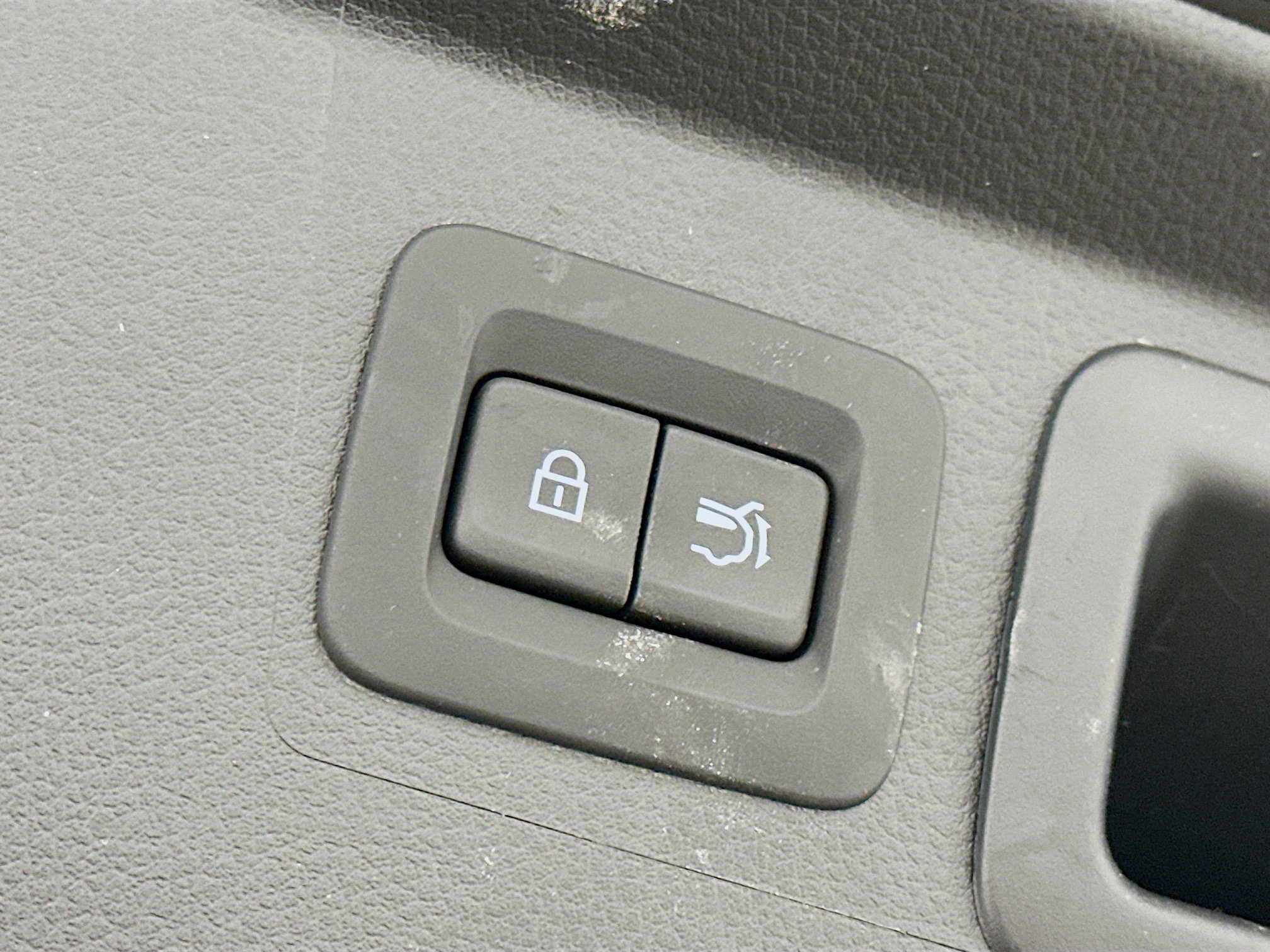 Used 2025 MAZDA CX-50 AWD 2.5 Hybrid w/ Premium Pkg image 32