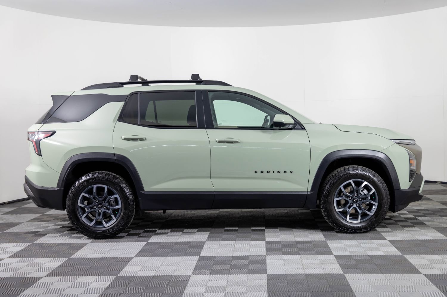 Used 2025 Chevrolet Equinox ACTIV w/ Safety and Technology Package image 10