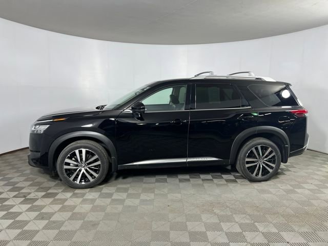 Used 2024 Nissan Pathfinder Platinum image 10