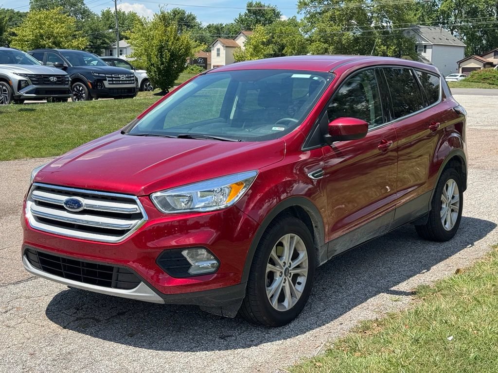Used 2017 Ford Escape SE FWD image 1