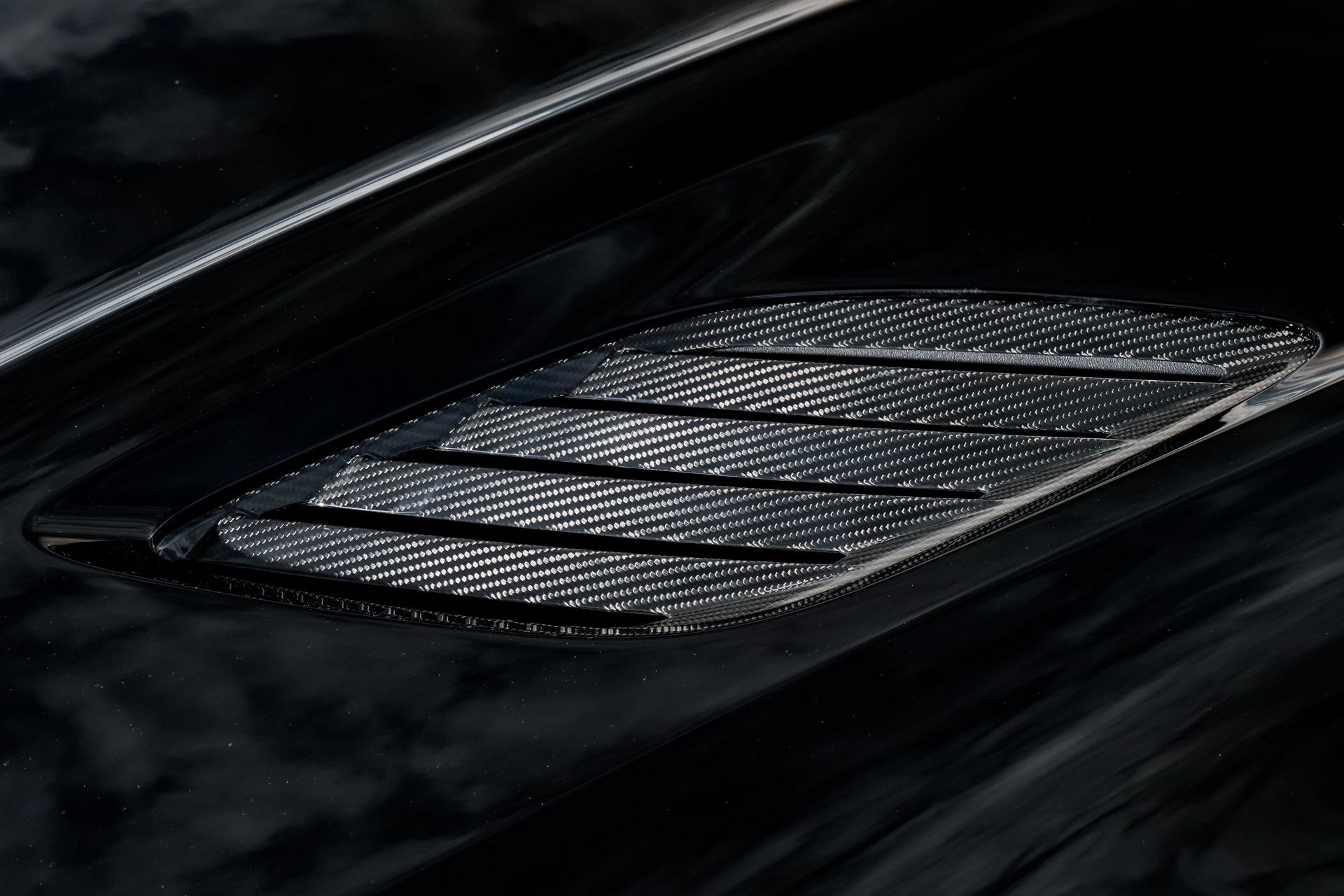 Used 2023 Aston Martin DBS Coupe RWD image 20