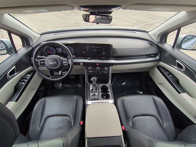 Used 2023 Kia Carnival LX image 16