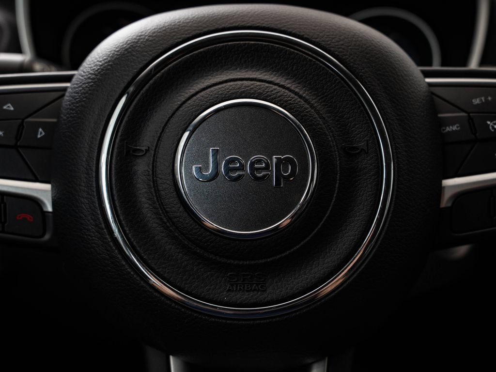 Used 2018 Jeep Compass Latitude w/ Popular Equipment Group AWD/4WD image 28
