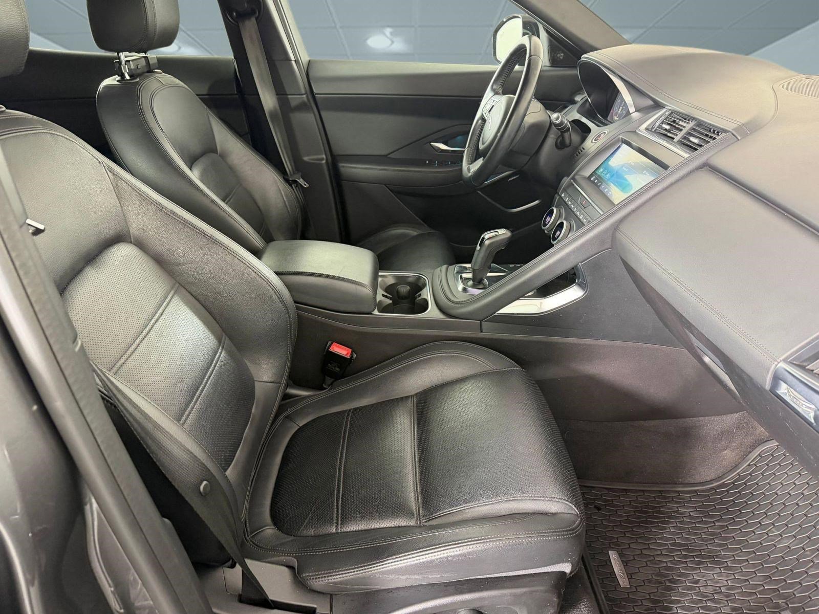 Used 2020 Jaguar E-PACE SE image 22