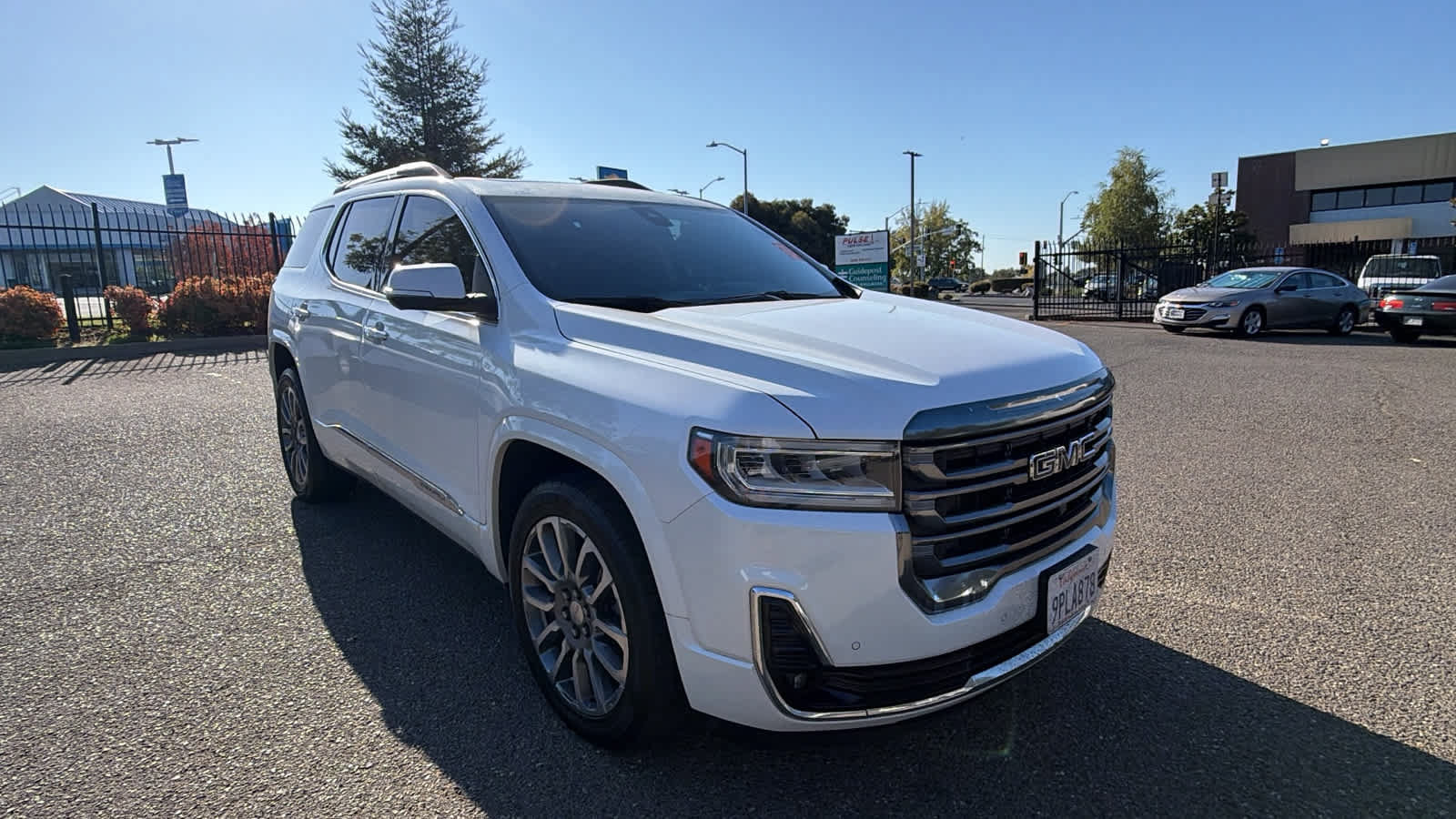 Used 2021 GMC Acadia Denali w/ Denali Ultimate Package AWD/4WD image 3