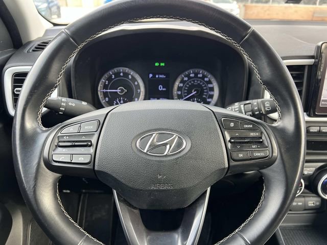 Used 2022 Hyundai Venue Limited image 18