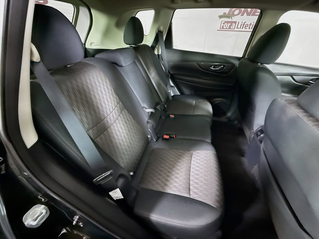 Used 2018 Nissan Rogue SV w/ Sun & Sound Touring Package image 31