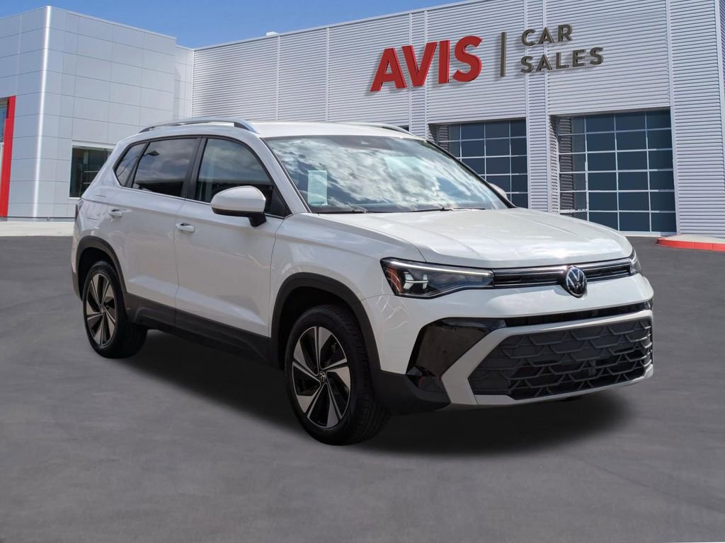 Used 2025 Volkswagen Taos SE AWD/4WD image 3
