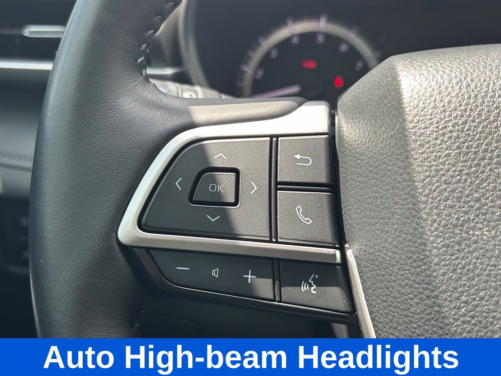 Used 2024 Toyota Highlander LE FWD image 21