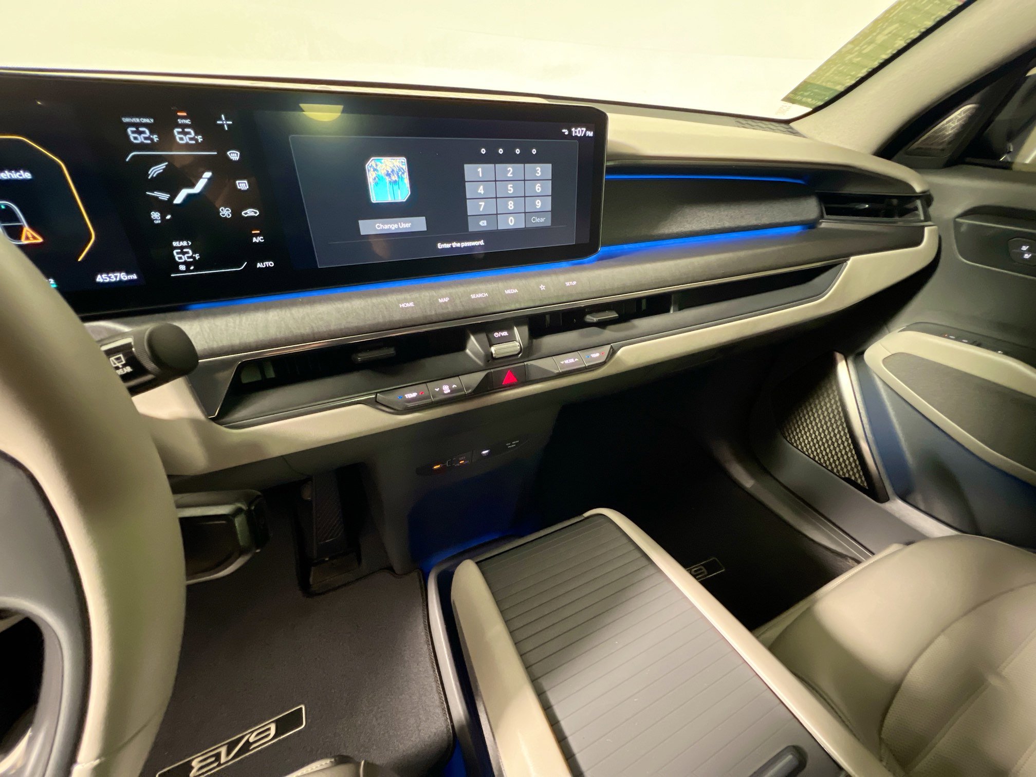 Used 2024 Kia EV9 Land image 25