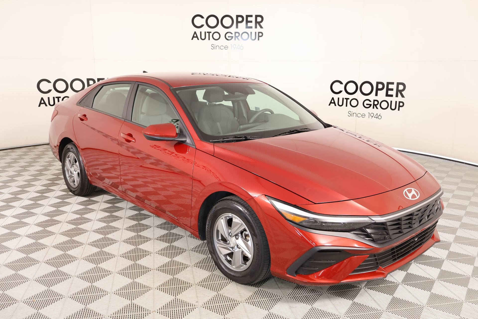 Certified 2024 Hyundai Elantra SE image 1