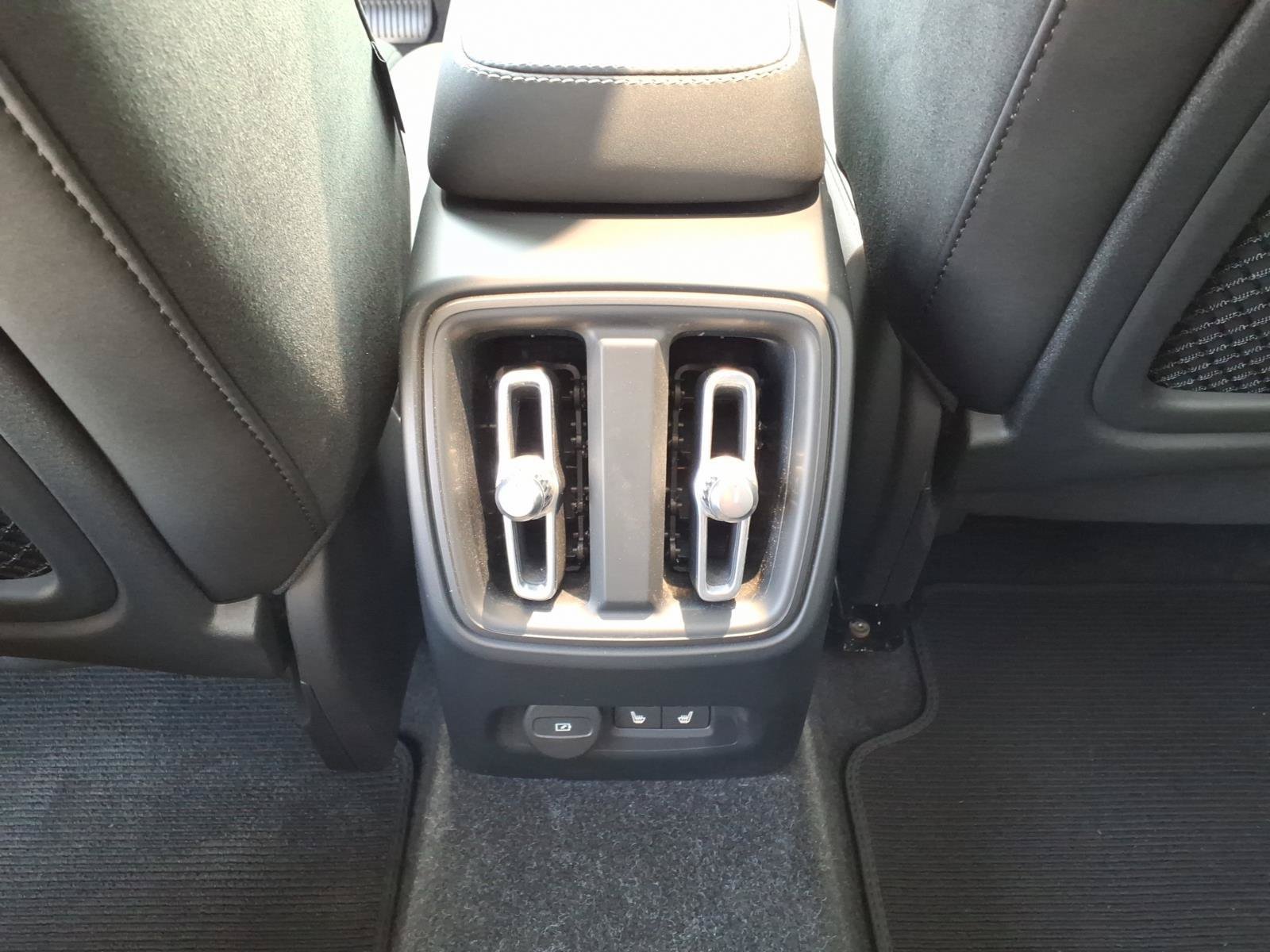 Certified 2023 Volvo C40 P8 Recharge Ultimate AWD/4WD image 6