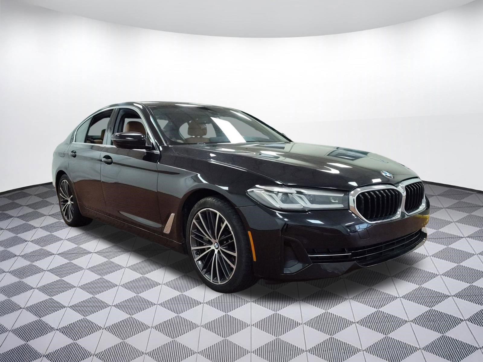 Used 2023 BMW 530i xDrive w/ Premium Package image 6