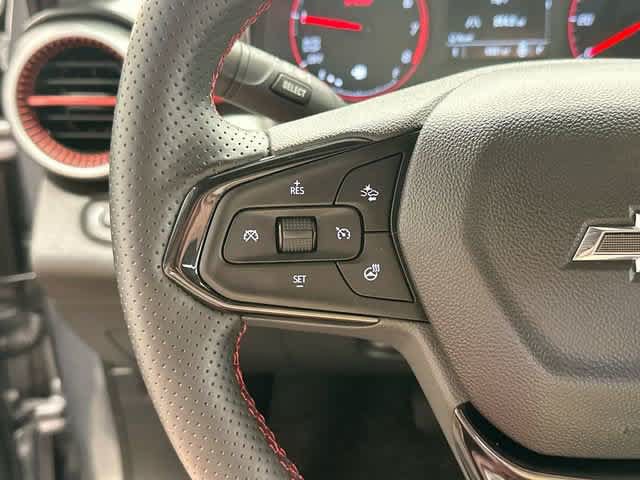 Used 2025 Chevrolet Trax RS FWD image 8