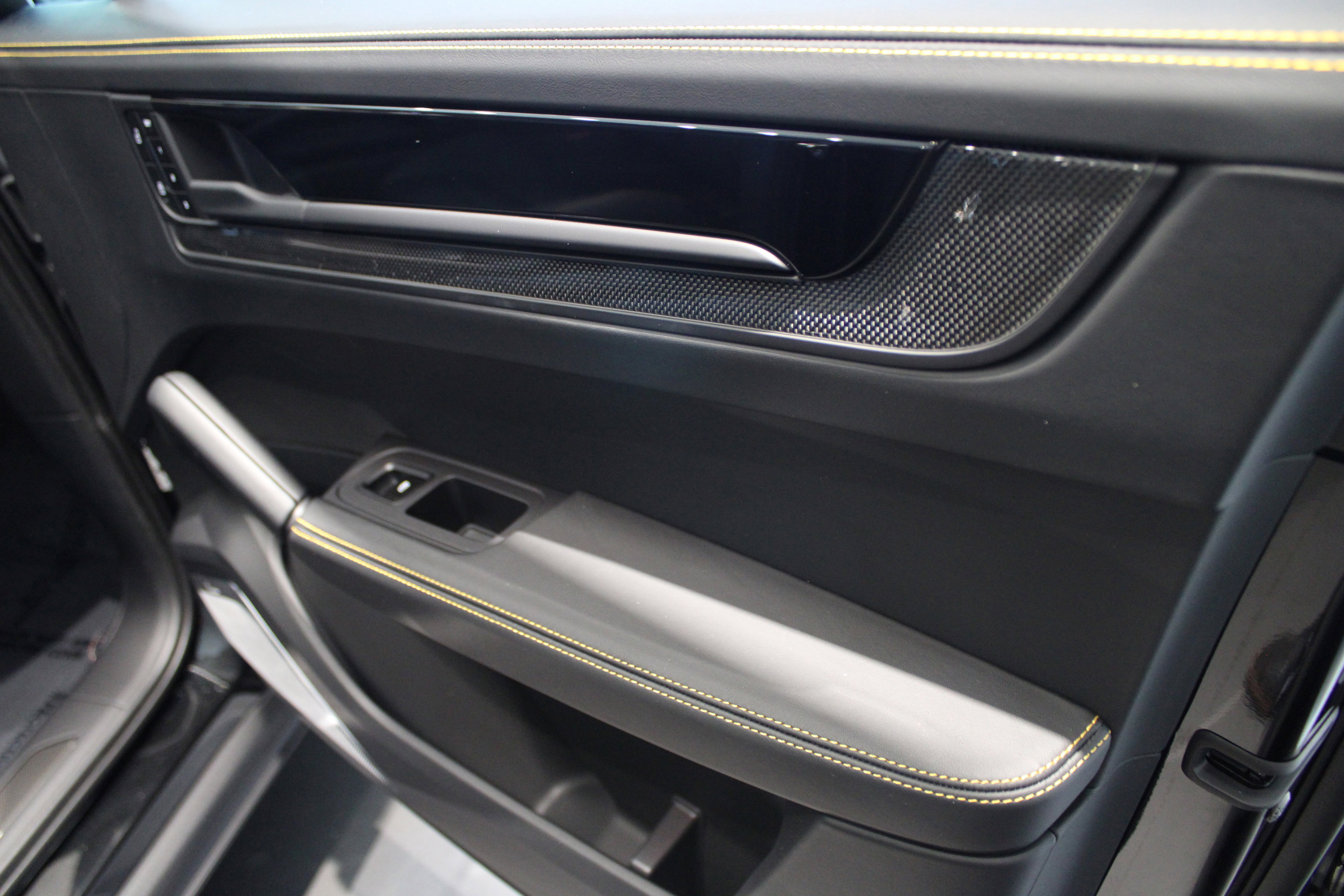 New 2025 Porsche Cayenne Turbo GT image 40