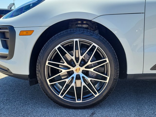 Certified 2023 Porsche Macan AWD/4WD image 12