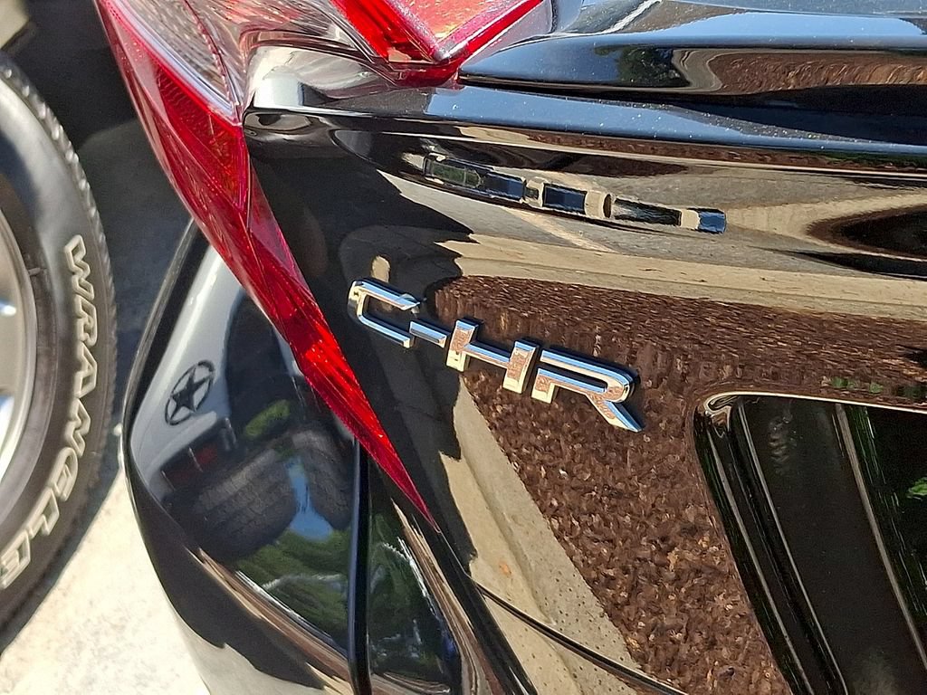 Used 2022 Toyota C-HR XLE FWD image 7