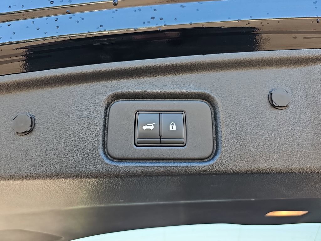 Used 2024 Nissan Pathfinder Platinum w/ Cargo Package image 18