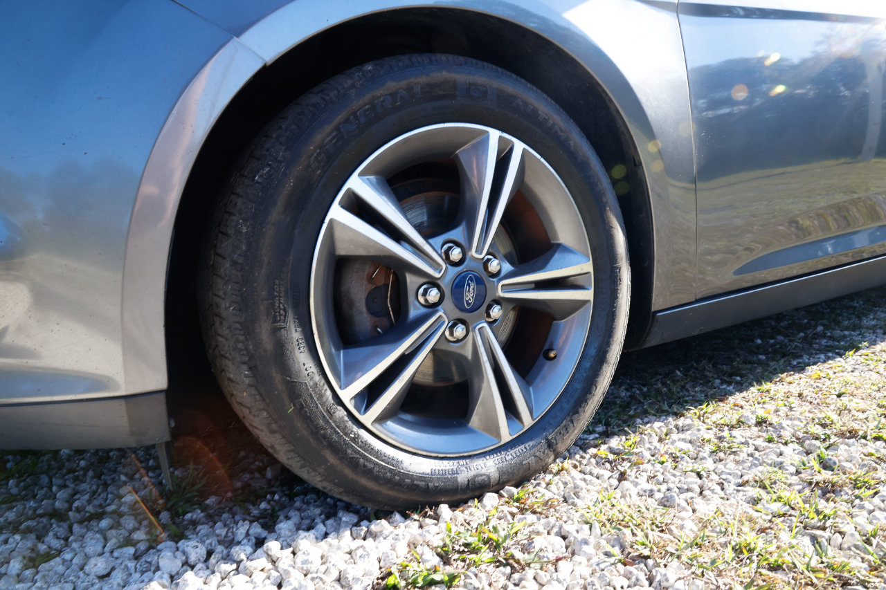 Used 2014 Ford Focus SE w/ SE Sport Package image 35