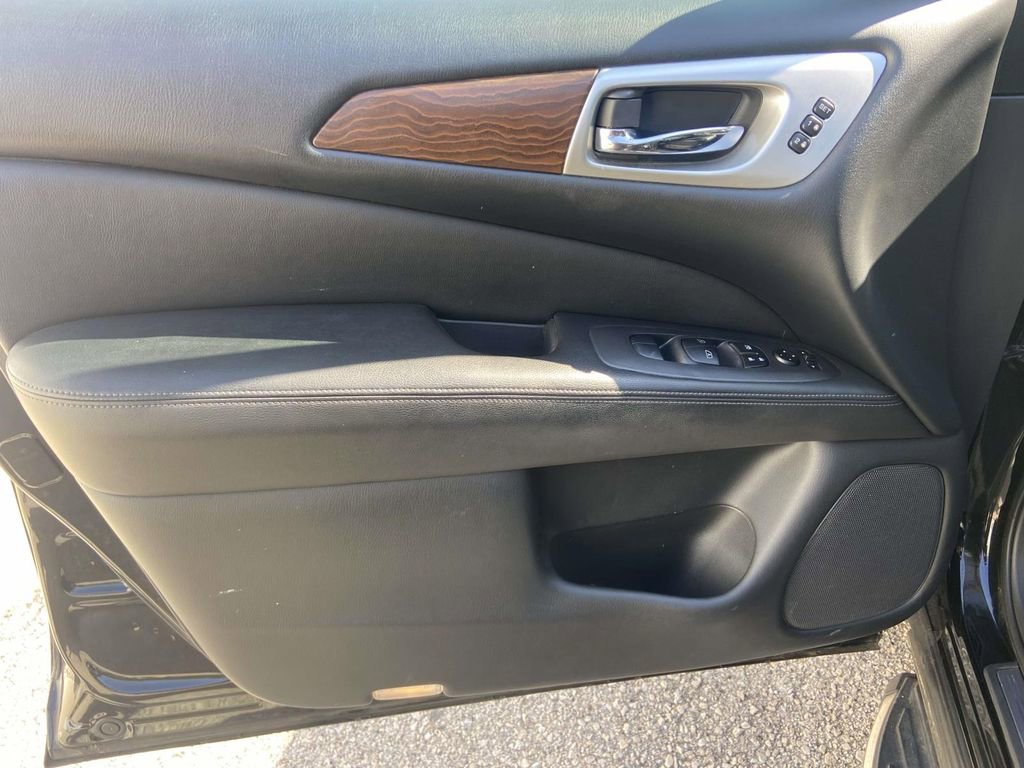 Used 2018 Nissan Pathfinder Platinum w/ Cargo Package FWD image 15