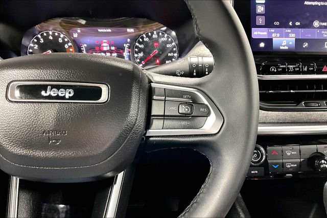 Used 2024 Jeep Compass Latitude image 12